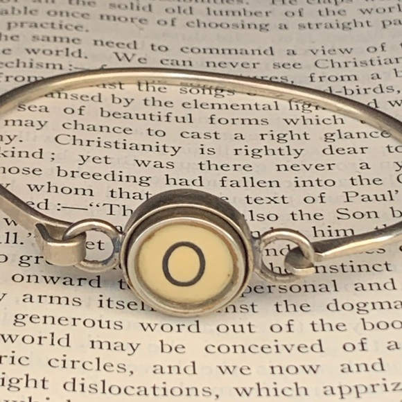 O typewriter key bracelet - Picture 1 of 3
